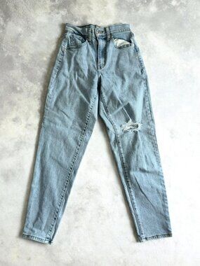 LEVIS Light Wash High Waisted Mom Jeans Size 24